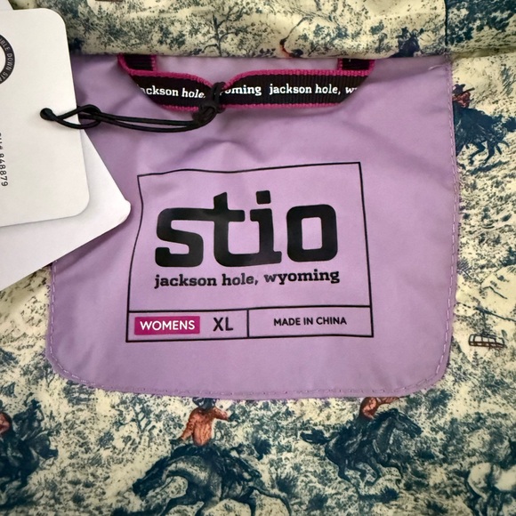 NWT Stio Women’s Puffer Vest - Lavender and Forest Green - Picture 3 of 6